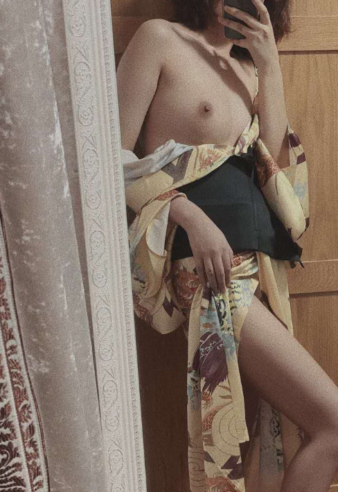 青岛小妹胸大屁股大私密处又紧水又多