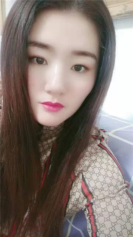 四方利群长腿性感风Sao十足妹